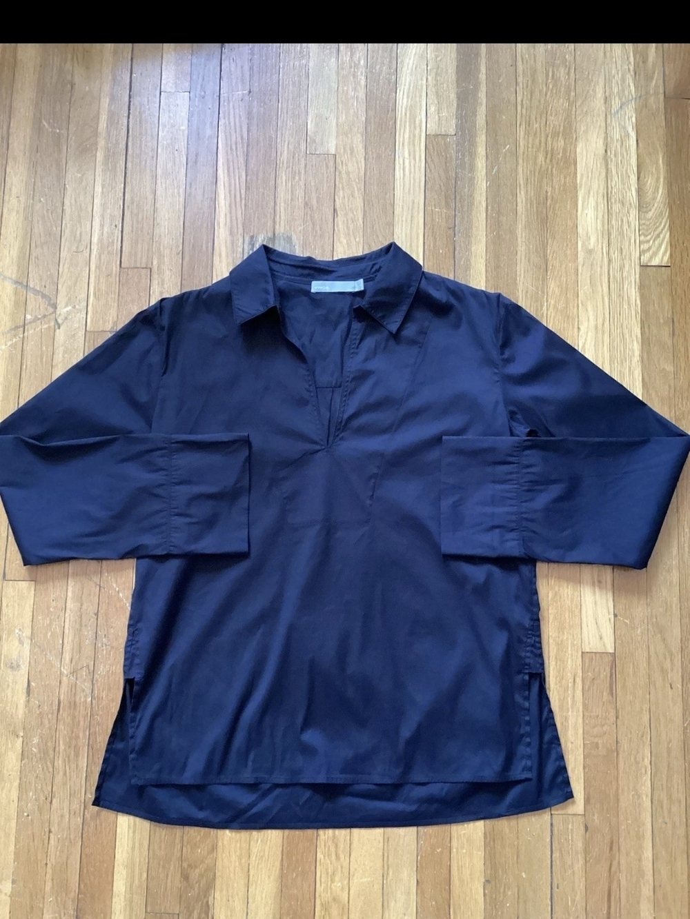 Luxe Vince Ladies Size 6 Solid Black Pullover V-Neck Blouse,Cotton Blend,MINT